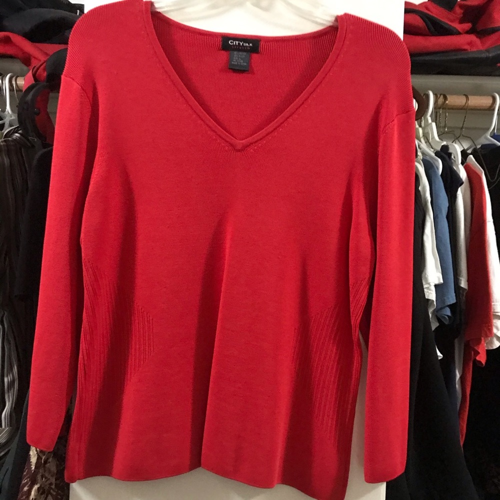 City silk red sweater